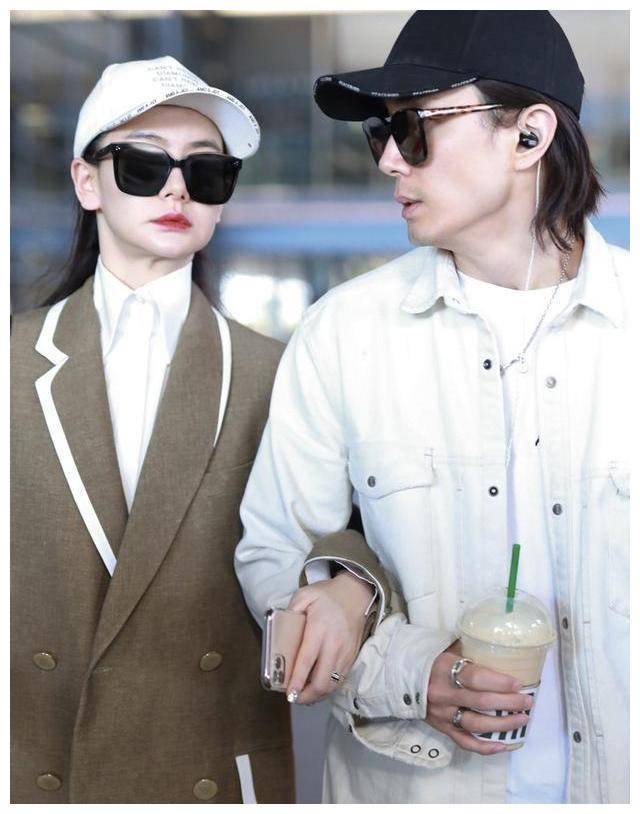 原创戚薇李承铉机场光变身摩登夫妻时尚一姐的戚薇比老公还帅