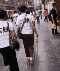 原创
花了200多块买的,准备洗个澡出来吃,结果被我妈炖了,欲哭无泪