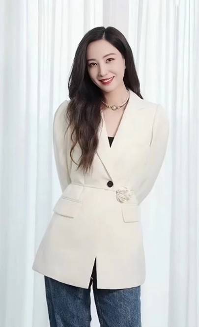 郑希怡《purplepearl》杂志大片预告首发 在黑白光影间做唯一色_舞台