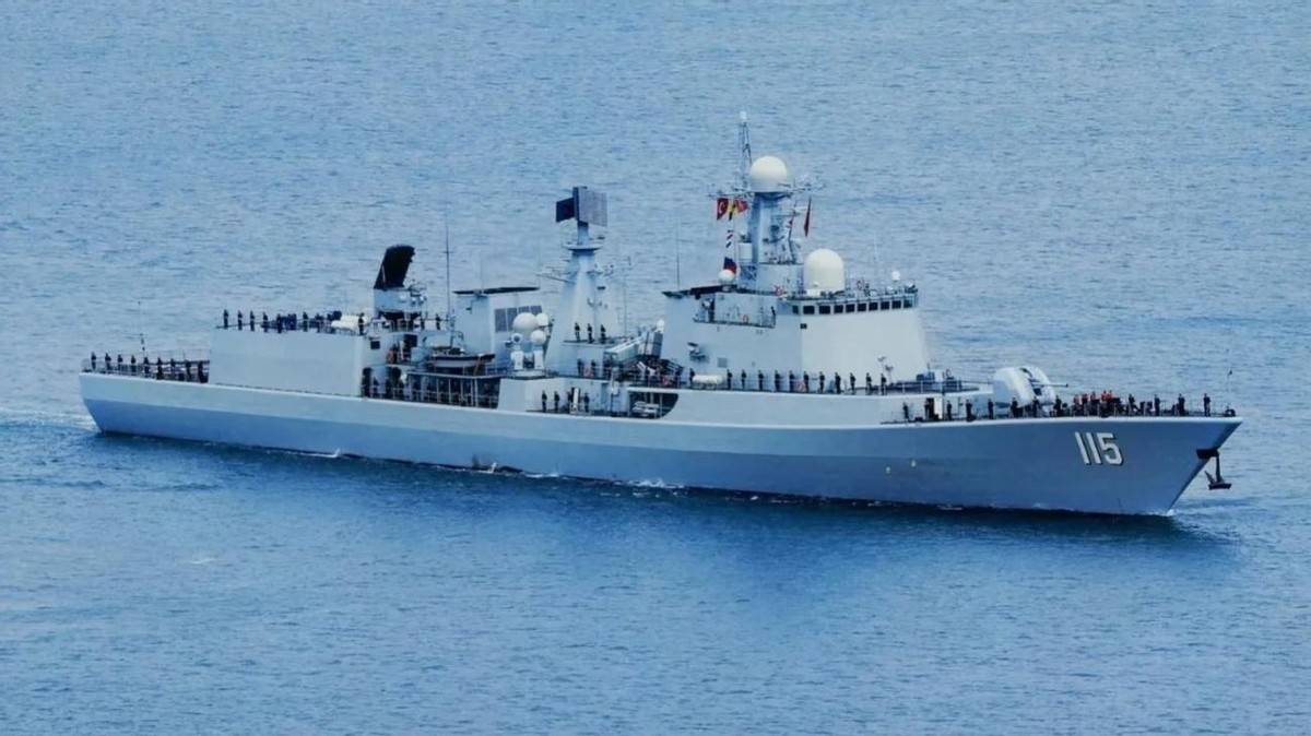 从上世纪90年代开建052型驱逐舰开始,海军正式摆脱之前老旧051型驱逐