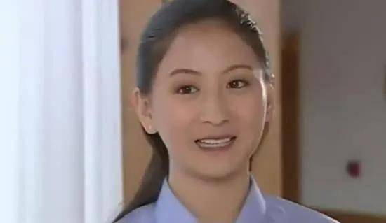 赵本山对这个小姨子真大方,千万资产公司交给她打理,真够意思_刘玲辉