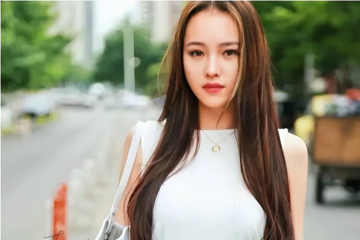 原创北体校花因一字马走红后多次拒进娱乐圈今27岁已有上千万身家