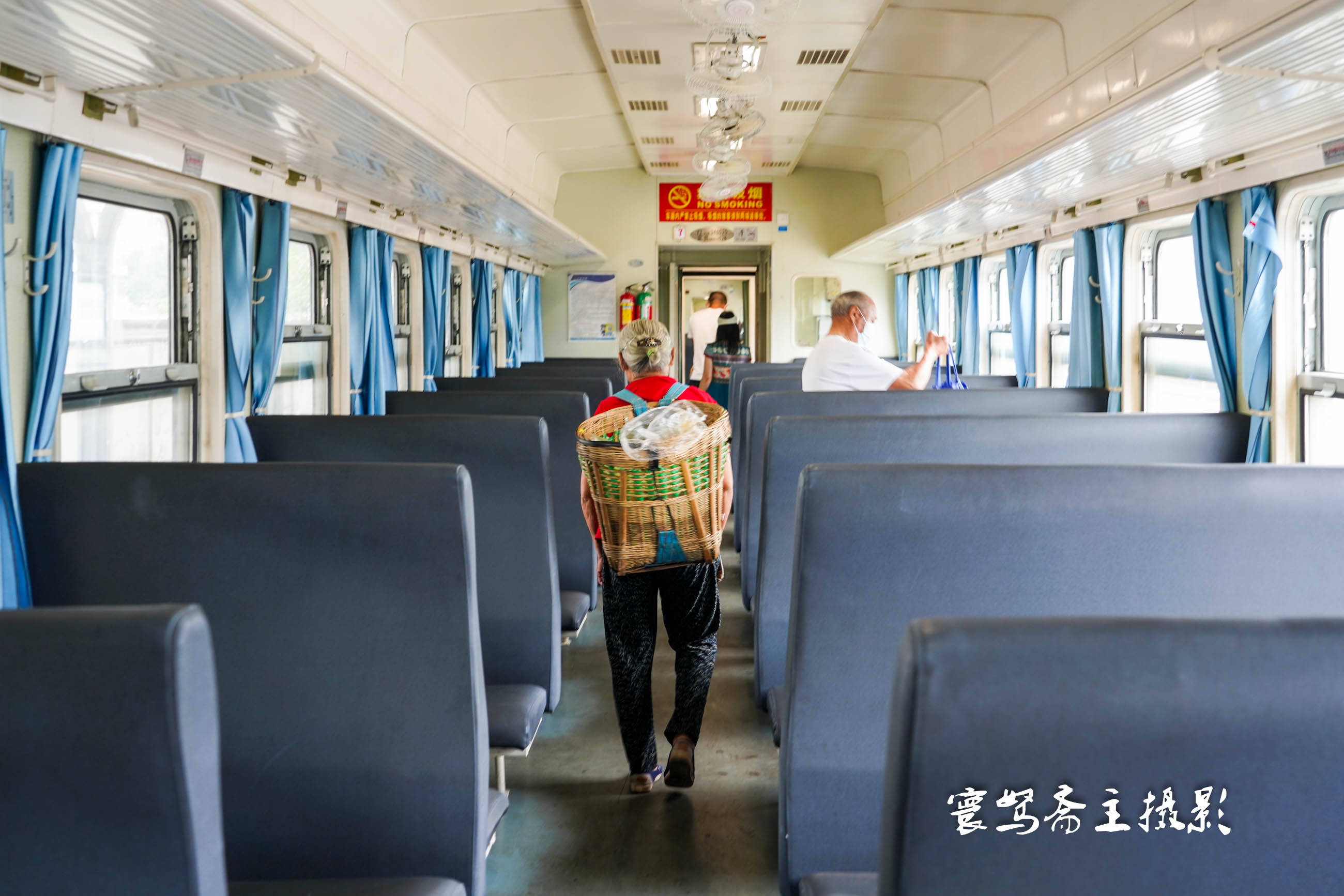 原创告别菜园坝火车站重回30年前来永川坐着这趟5611绿皮慢火车回家