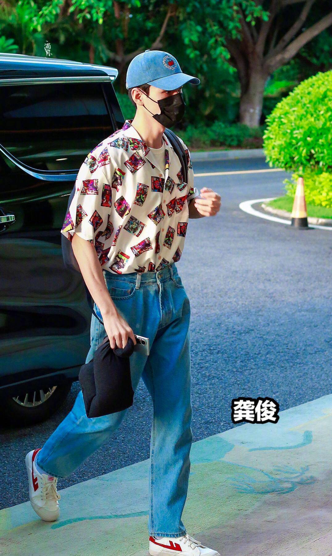 原创男明星六月机场照井柏然穿得好贵妇龚俊和蔡徐坤让人印象深刻