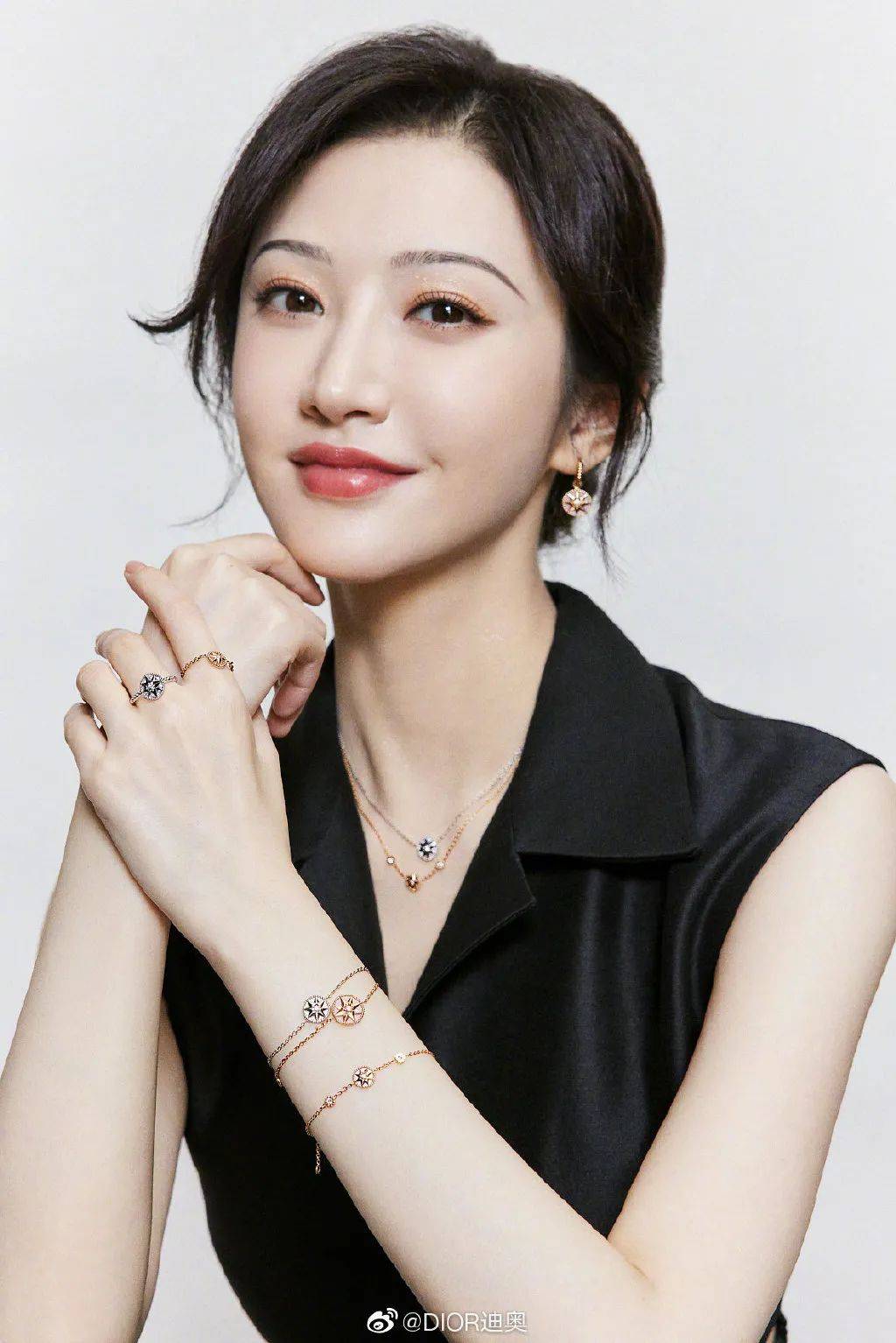 原创同一套首饰同一个背景下女明星表现力不同赵丽颖意外获好评