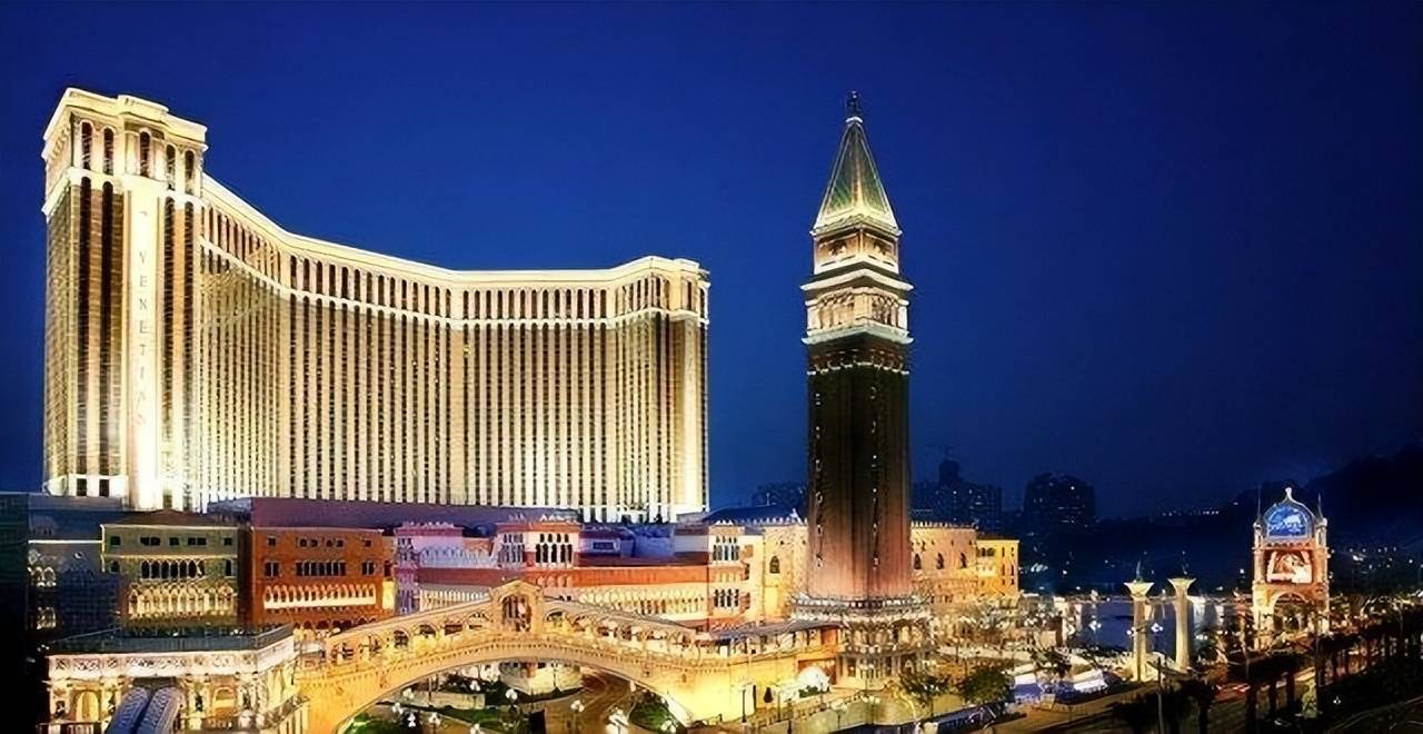 何超琼现在压力不小,二房控制了澳博,新濠国际,美高梅澳门都在亏损