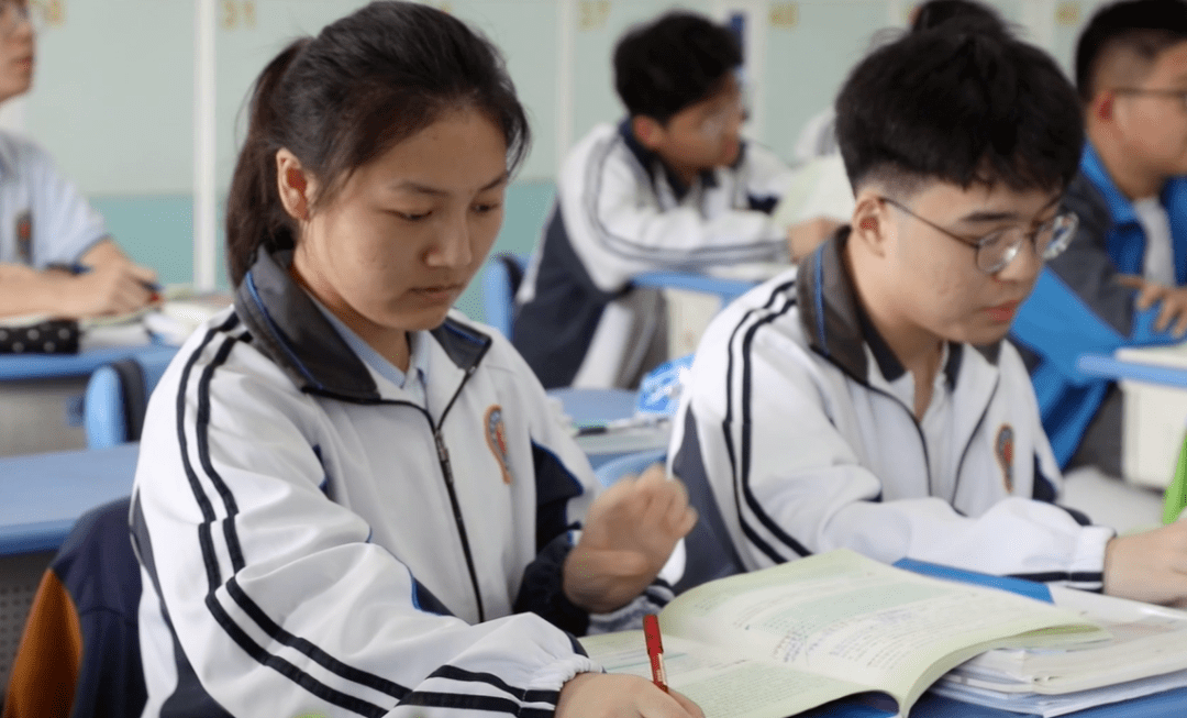 02/王思琪/ 杭州市瓶窑中学从