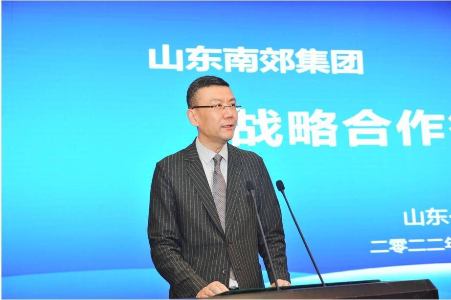 毛啸总裁一行先后到南郊宾馆,山东大厦等地进行参观考察,详细了解南郊