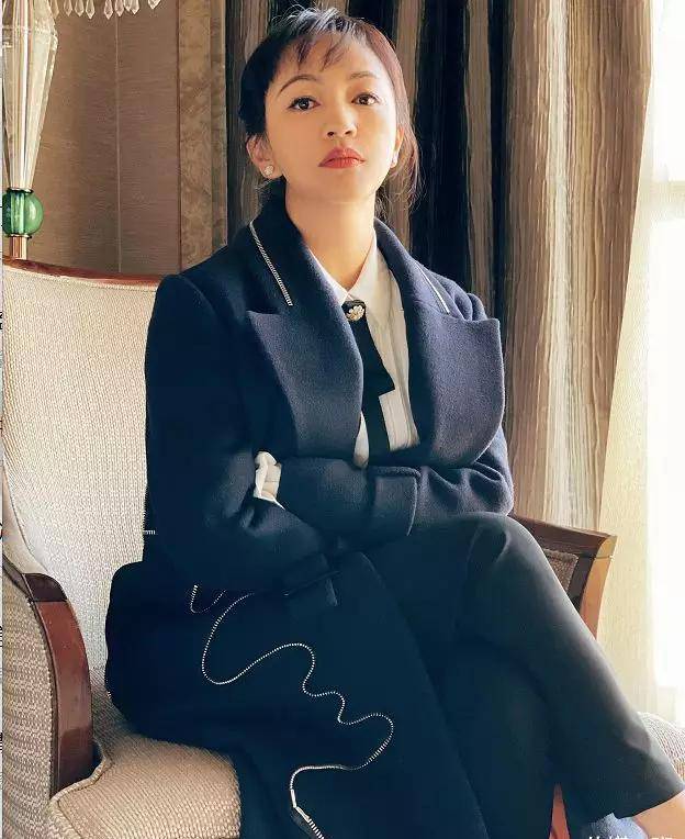 原创被称华谊一姐的她火过李冰冰与富豪丈夫结婚十年幸福如初