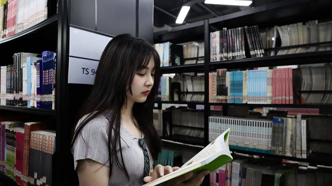 公布最美读书人大学生摄影大赛获奖名单