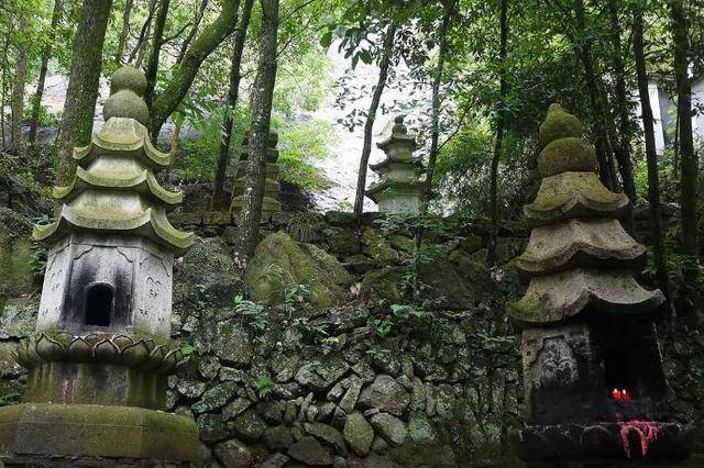 江南悬空寺，天然立佛！浙江一景区，景色优美，被誉为浙西小九华