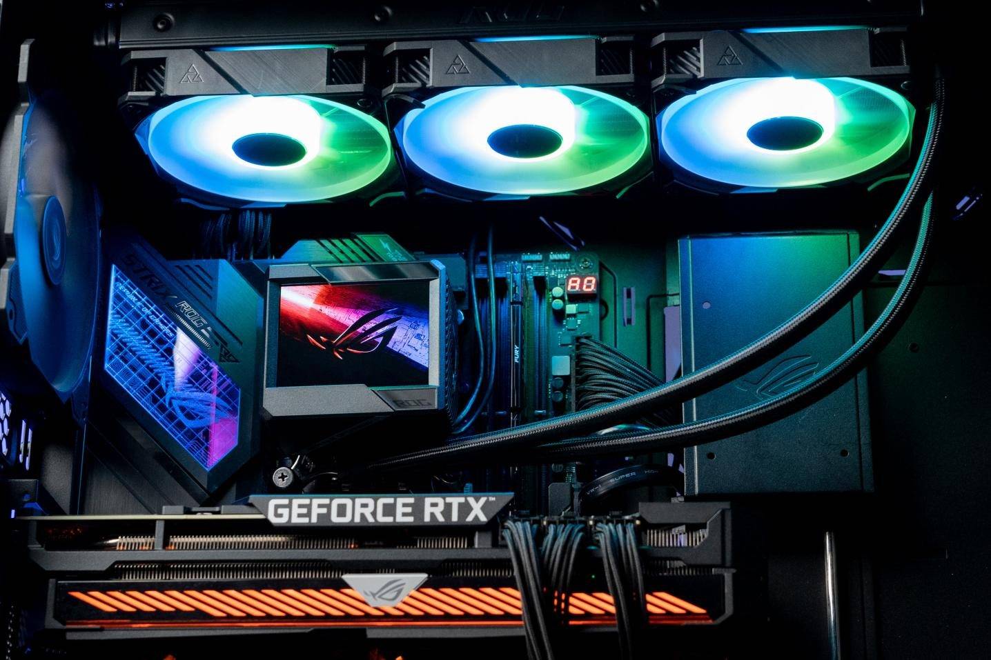 原创rgb灯效与小电视加持rog龙神二代360argb水冷体验