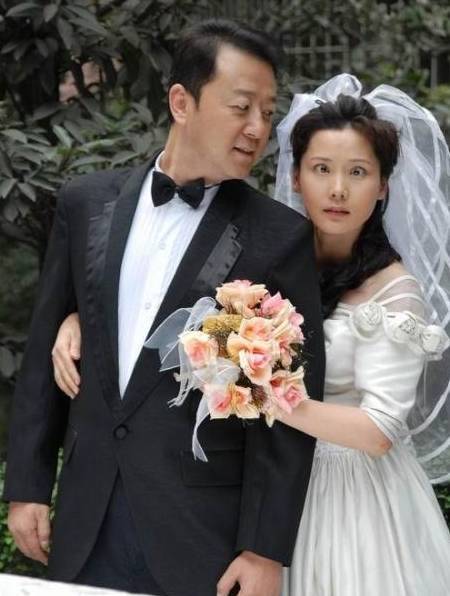 何赛飞的人生，低开高走，嫁初恋老公婚姻幸福 妈妈 生活 父母