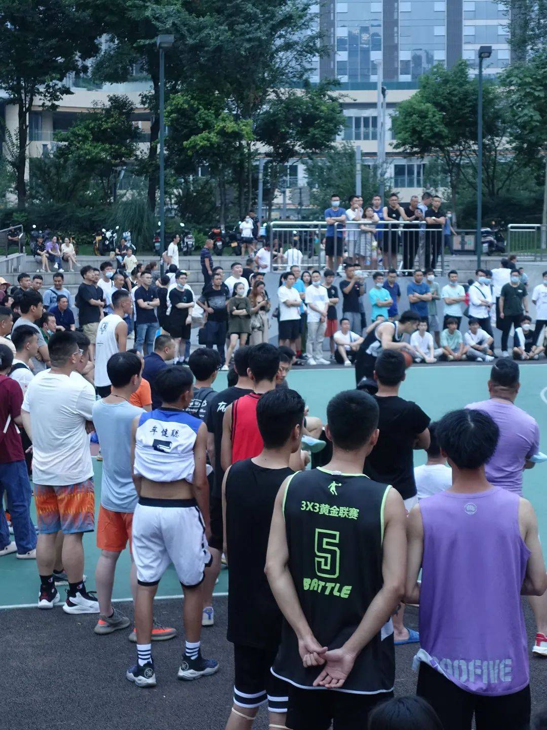 大源篮球场,捡瓶子都能发财的地方_观众_因为_直播