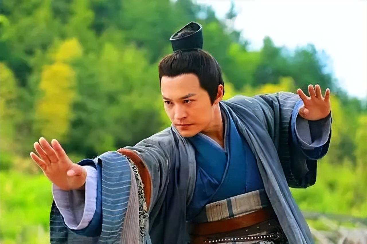 郭靖周伯通巅峰时不分胜负你说是就错了你看郭靖70岁是何境界