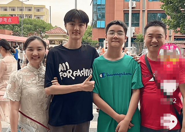 原创亲爱的原型彭文乐高考632分激动拍桌报成绩孙卓妈妈祝贺