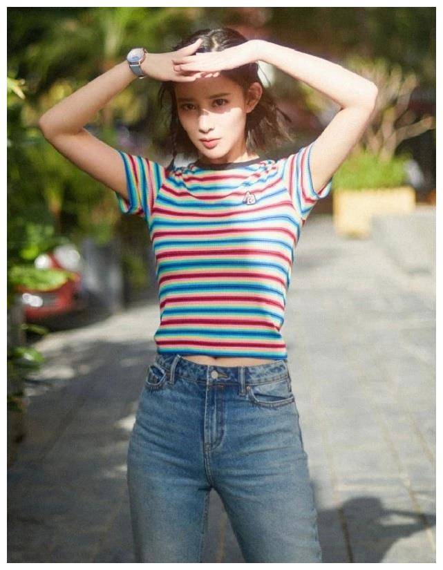 原创孟子义很有心机故意将衬衫穿得像是剥开的香蕉皮意外的时髦