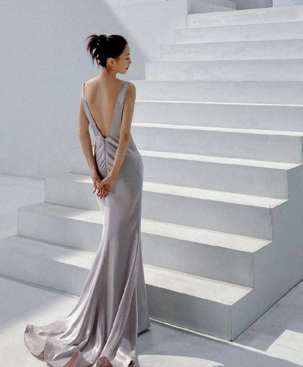 露背长裙秀出女士自信能够穿起露背长裙的佟丽娅绝对可以说明她身具