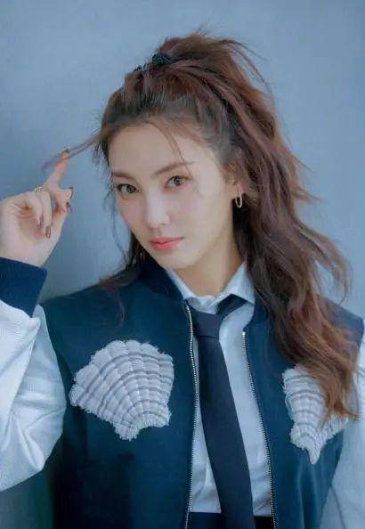 5λ����Ů���ǣ���������ѡһ�������ѡ��Ȣ˭�أ�