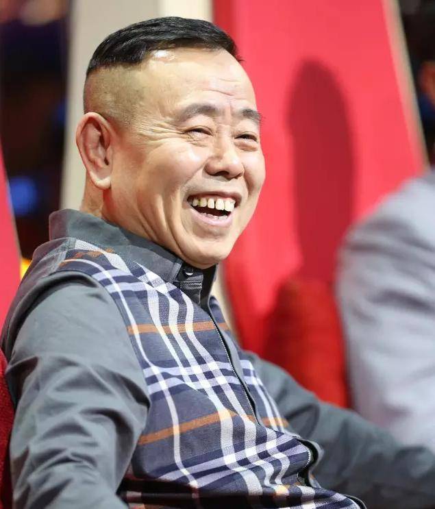 当节目小组宣布这个人是蔡旭坤时,潘长江老师束手无措地笑道:我