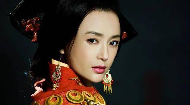 首先,她妹妹吕媭是樊哙的妻子.