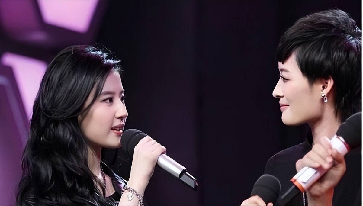 原创高开低走曾轶可带头网暴公职人员毁前途暧昧刘亦菲争议不断