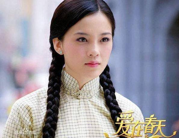 男一号沈家豪,女一号姚小蝶变成了袁姗姗,而赵韩樱子则扮演身世凄惨