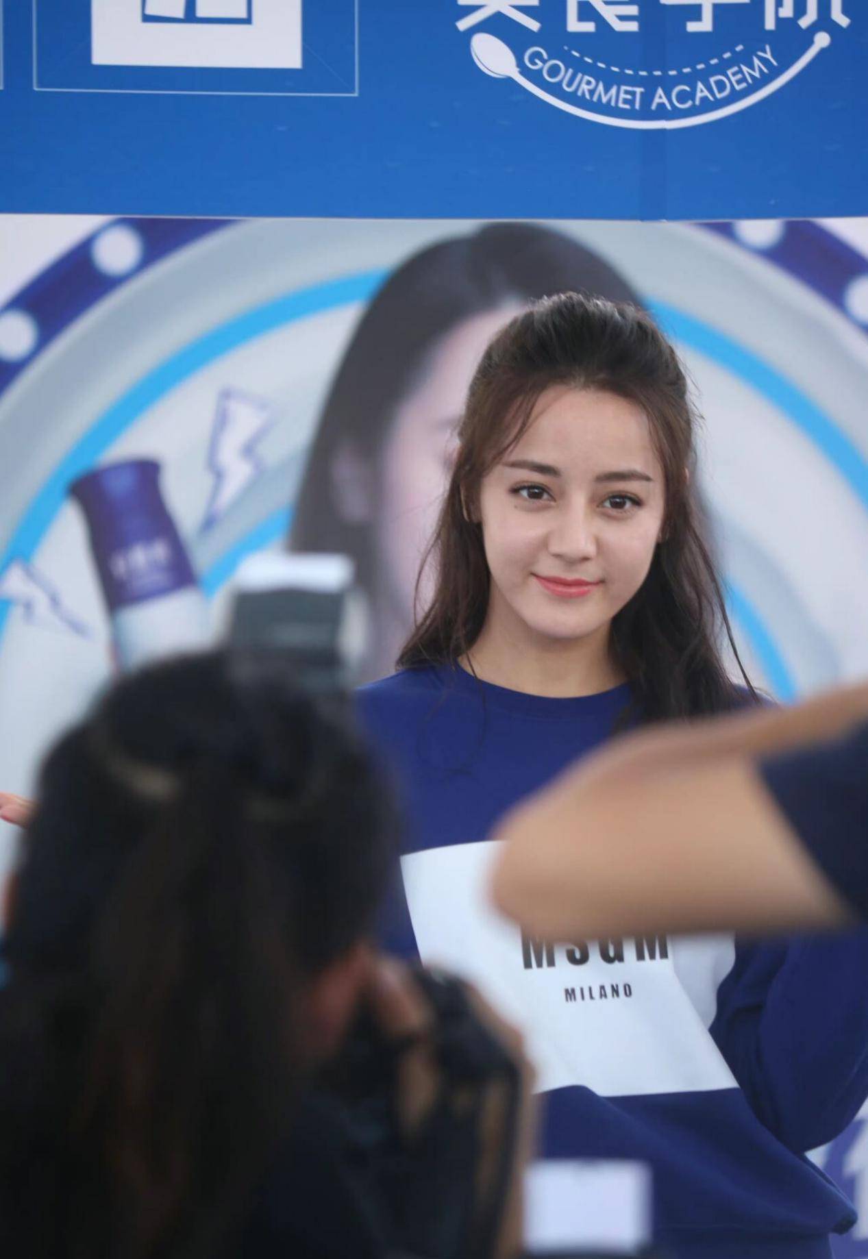 原创女星生图就服迪丽热巴告别美颜和滤镜路人视角下也很好看