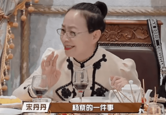 训哭金晨,把李雪琴气到扇自己巴掌,退休喜剧人宋丹丹是怎么了?