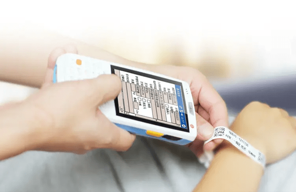 智能pda手持终端设备如何助力医疗机构应对挑战?_病人_信息_进行