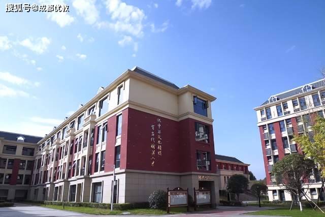 中考即将放榜彭州市博骏学校中考志愿填报现场咨询活动开始了