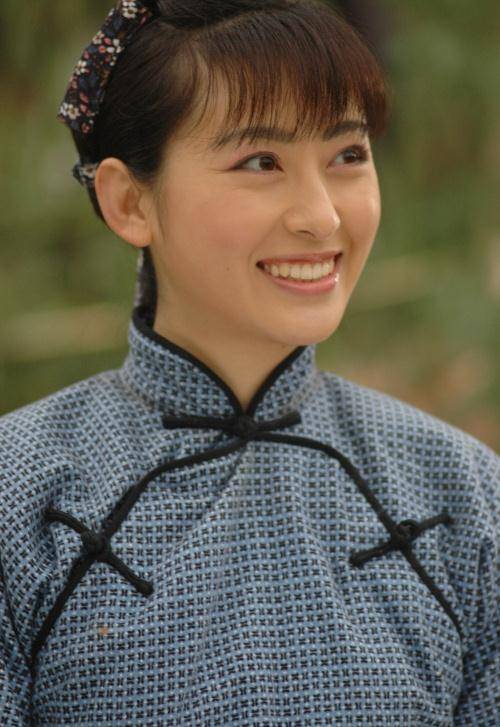 成功的被解放军艺术学院的戏剧系录取,当时的法提麦·雅琦非常的高兴