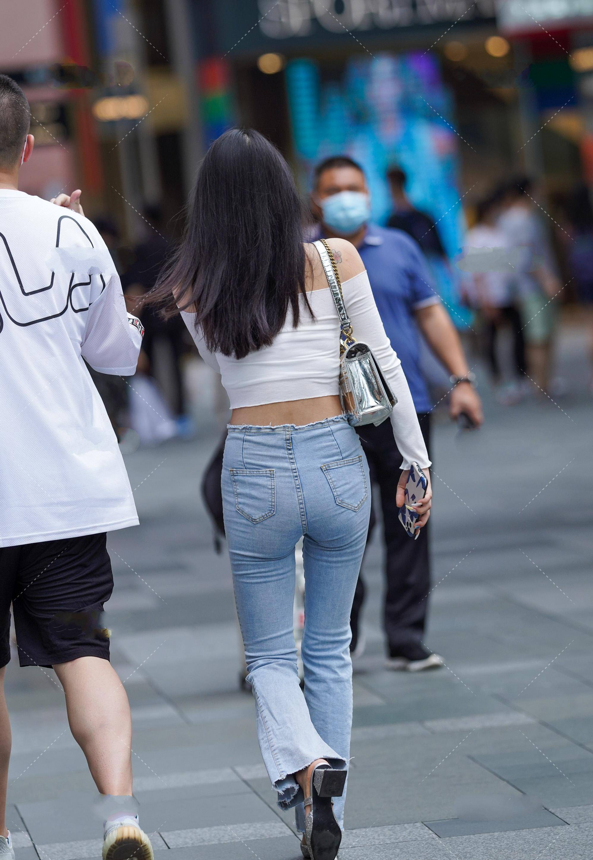 原创高腰喇叭裤搭配一字肩短衫轻复古摩登装扮时尚优雅时尚大气