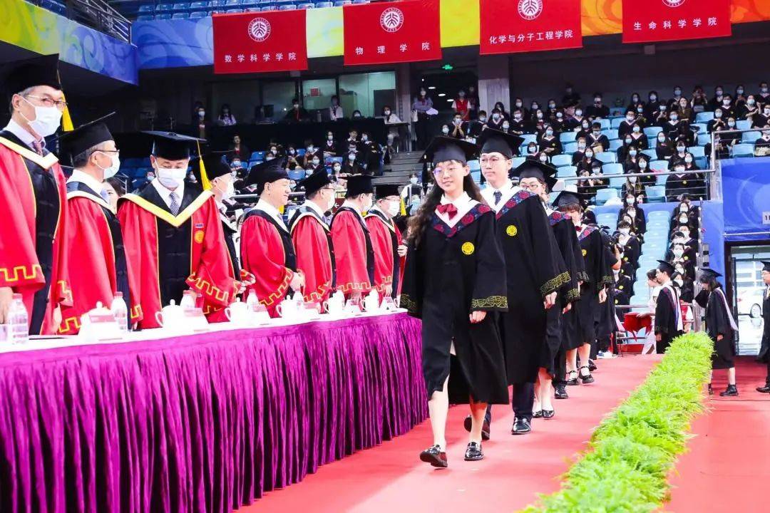 北京大学举行2022年本科生毕业典礼