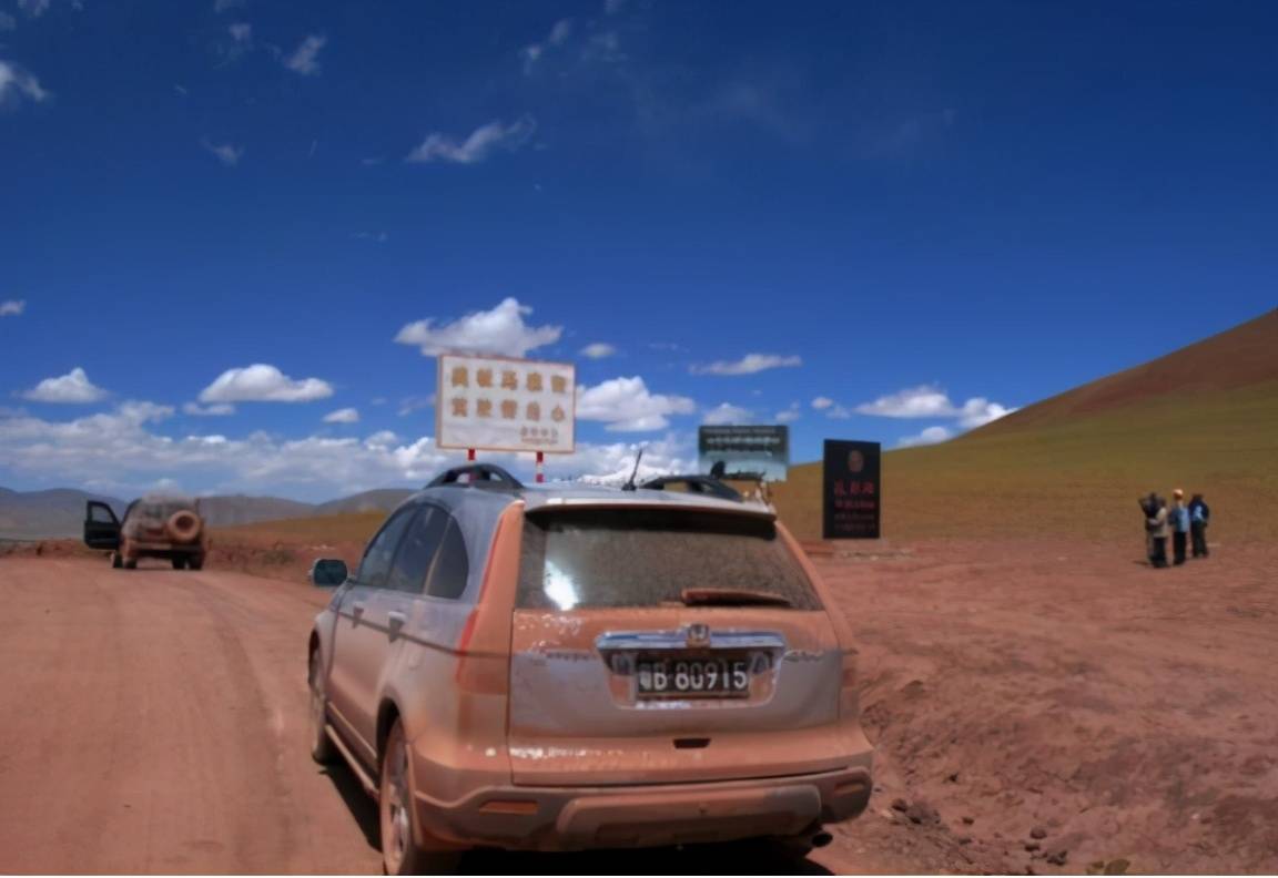 西藏公路边那么多“豪”车，为何没人去捡