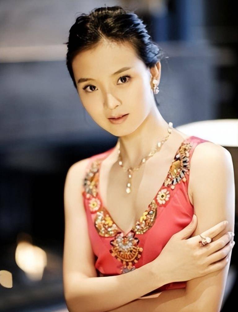 王燕:她嫁给了一个12岁的丈夫,有100亿元,她结婚后20多年都没有进过