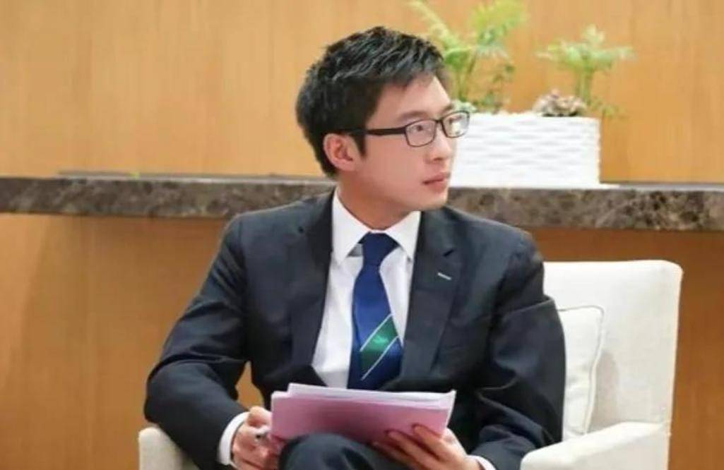 霍启山恋过章子怡错过何超莲38岁依旧单身他在追求什么