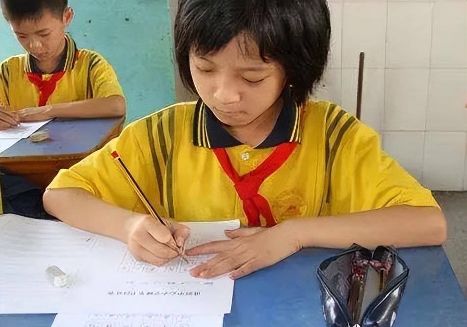 小学生作文《秘密》走红，一字一句说的很有理，老师：你妈知道吗