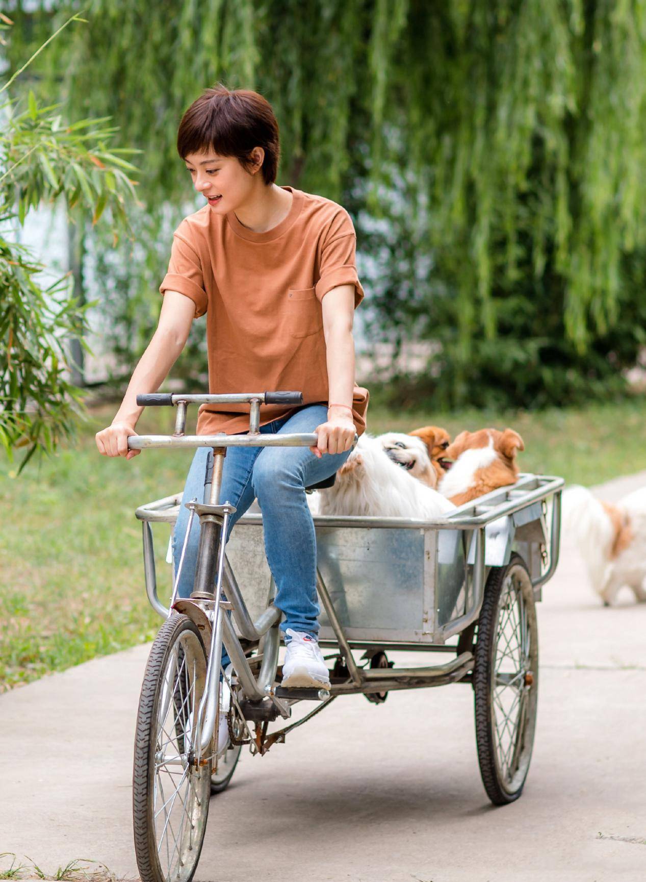 孙俪换了新发型,剪齐耳短发穿少女装清爽减龄,37岁美回17岁_造型_基础