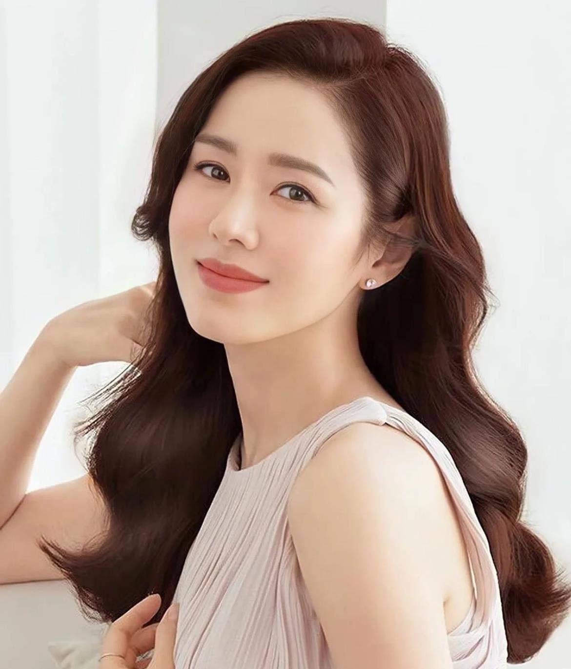 恭喜,40岁的孙逸珍怀孕了!她还会是时尚偶像吗?_气质_颜色_眼睛