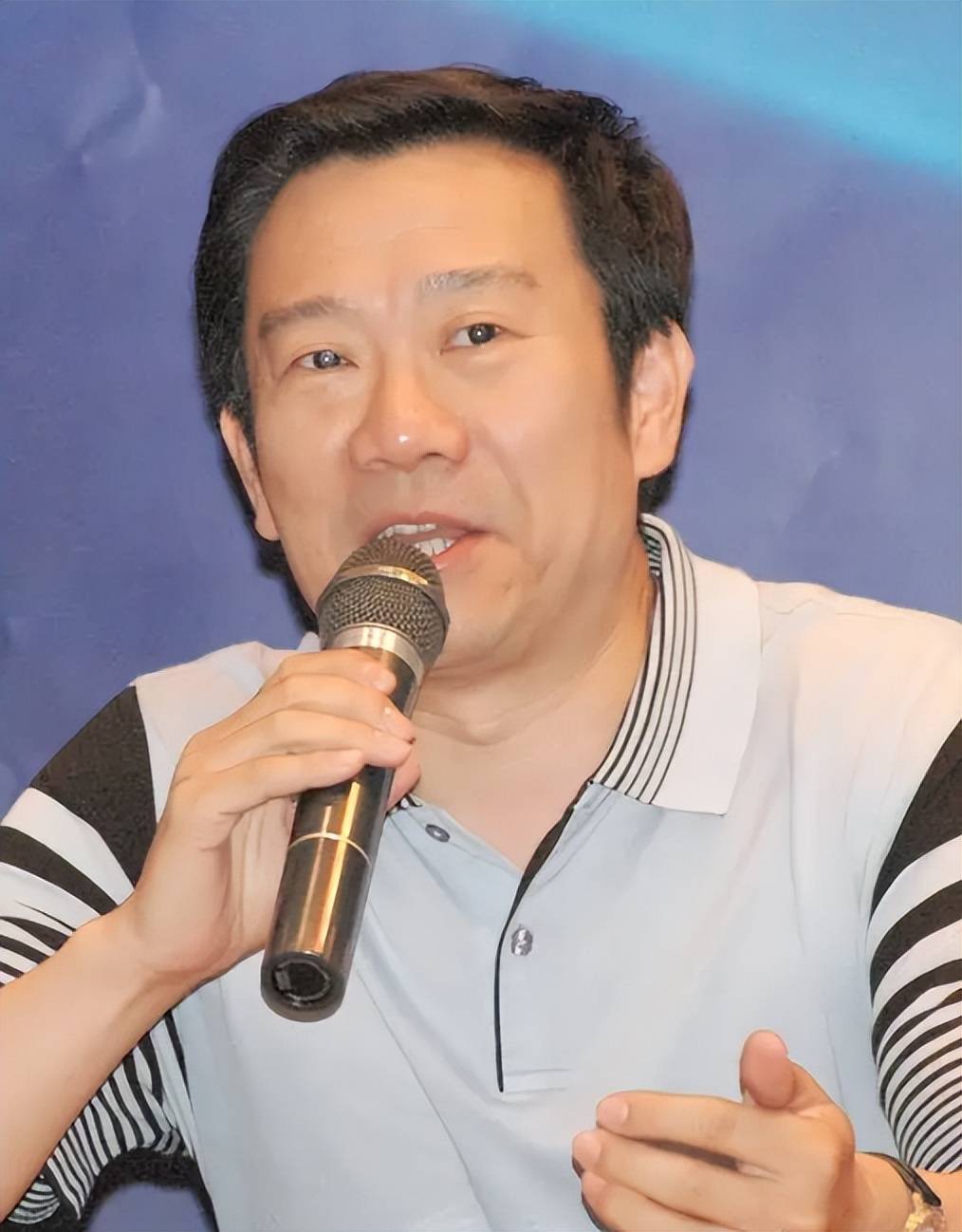 原创央视主持赵保乐娶普通女工妻子婚后生一子一家三口幸福甜蜜