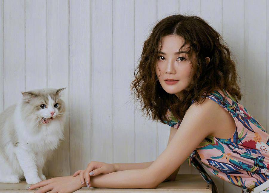 纯素颜的照片,在完全无美颜滤镜的情况下阿sa的皮肤依旧是非常好的