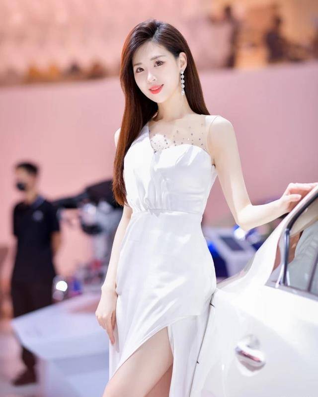 原创齐麟女友晒恩爱合照遭到吐槽网友妖怪哪里跑