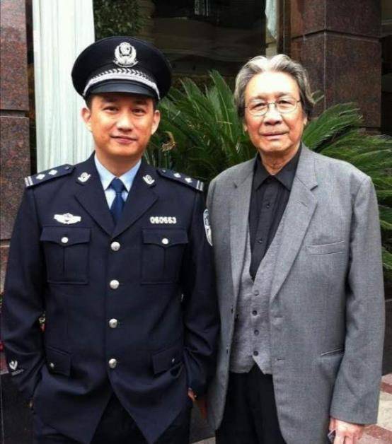 如今的黄小立年事已高,在年轻的时候也是在演艺圈获得了无数荣誉,表演