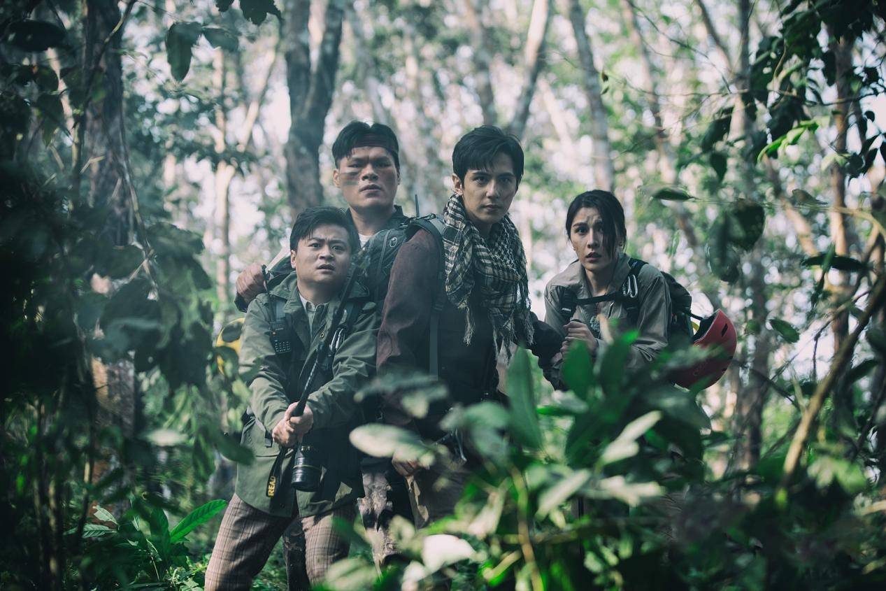 原创蛇灾蛇岛惊魂定档7月5日美女记者探秘原始岛遭巨蛇围攻