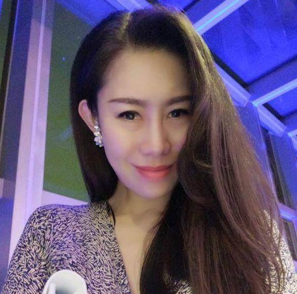 汤镇业50岁喜得千金,如今头顶半秃,大女儿美似"翻版佟丽娅"_姜坤