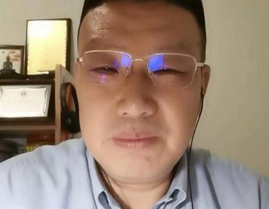 当初也有人说,姚爸爸这边的律师基本上可以说是公益行为.