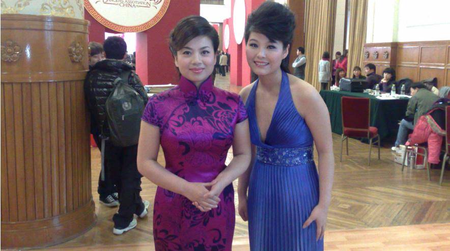 实力派歌唱家,还是女歌手的"女儿",52岁单身也精彩_张也_舞台_感情