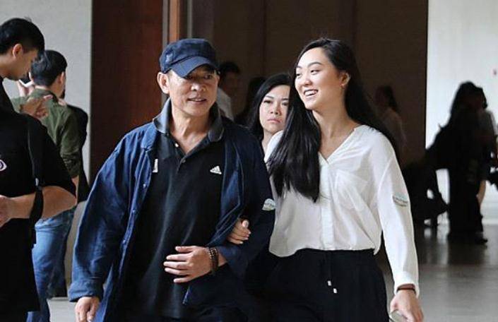 李连杰曾经带着她与马云接触,事后jane表示自己从马云身上感受到了