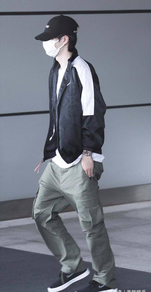 原创太尴尬王一博最新造型曝光被指辣眼睛穿搭翻车已不是第一次